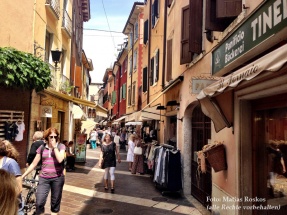 Shopping in Garda am Gardasee. Mai 2016